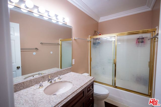 6449 Radford Avenue, North Hollywood, CA 91606