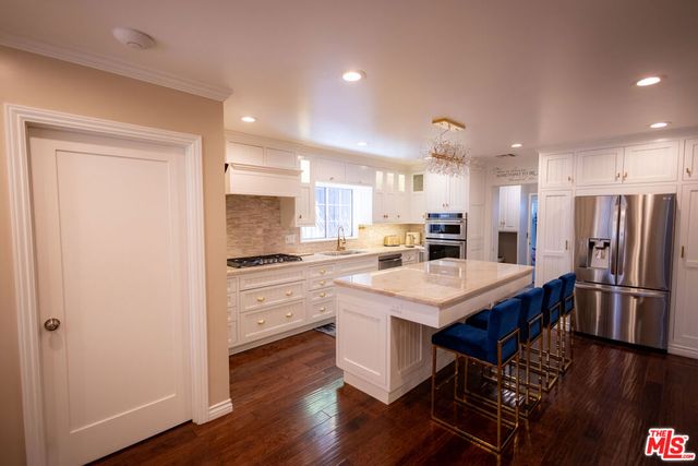 6449 Radford Avenue, North Hollywood, CA 91606