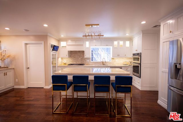 6449 Radford Avenue, North Hollywood, CA 91606