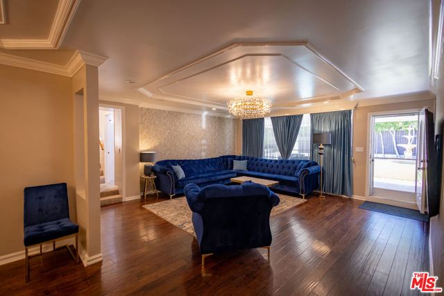 6449 Radford Avenue, North Hollywood, CA 91606