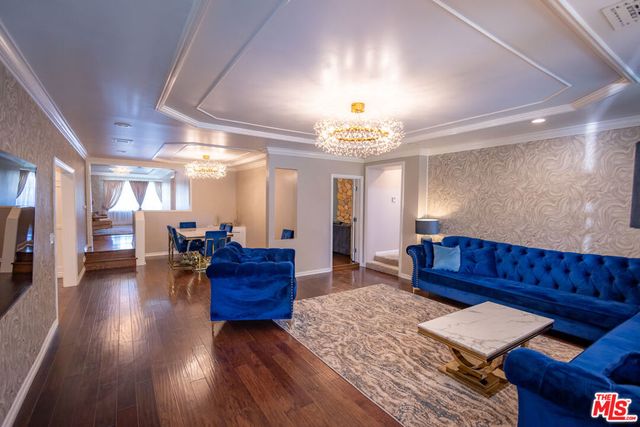 6449 Radford Avenue, North Hollywood, CA 91606