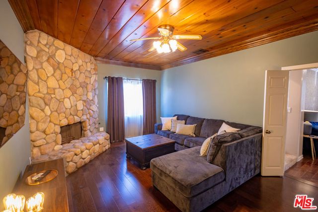 6449 Radford Avenue, North Hollywood, CA 91606