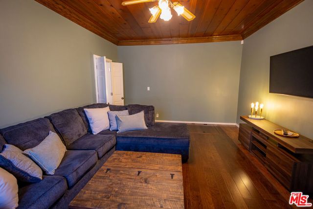 6449 Radford Avenue, North Hollywood, CA 91606