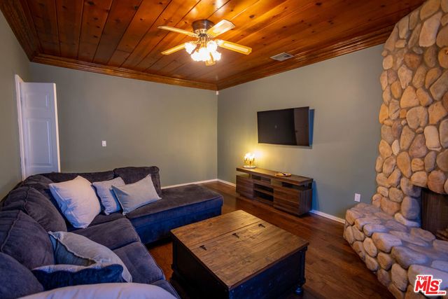 6449 Radford Avenue, North Hollywood, CA 91606