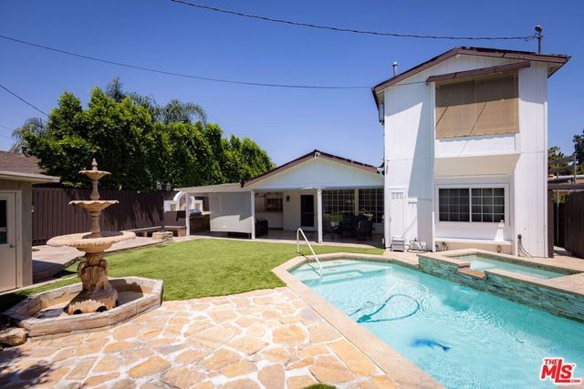 6449 Radford Avenue, North Hollywood, CA 91606