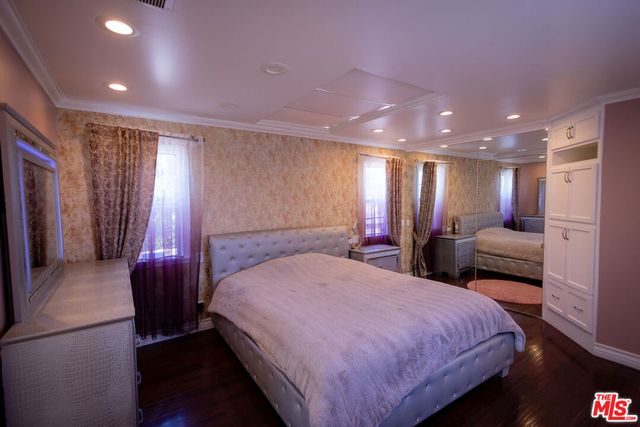 6449 Radford Avenue, North Hollywood, CA 91606