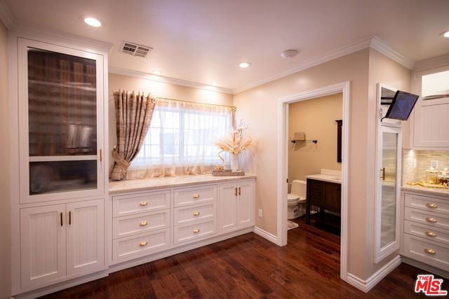 6449 Radford Avenue, North Hollywood, CA 91606