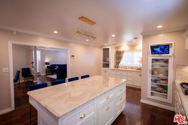 6449 Radford Avenue, North Hollywood, CA 91606