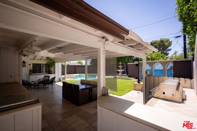 6449 Radford Avenue, North Hollywood, CA 91606