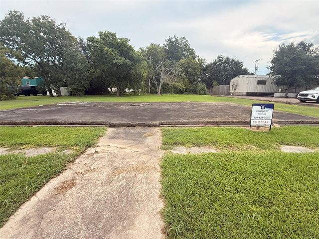 2555 S 4th Street, Beaumont, TX 77701