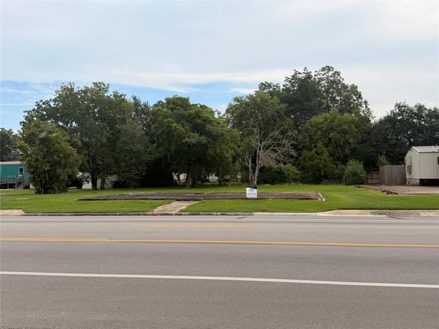 2555 S 4th Street, Beaumont, TX 77701