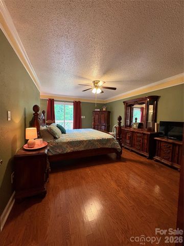 214 Fallingwood Circle, Gastonia, NC 28056