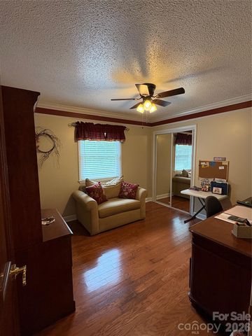 214 Fallingwood Circle, Gastonia, NC 28056