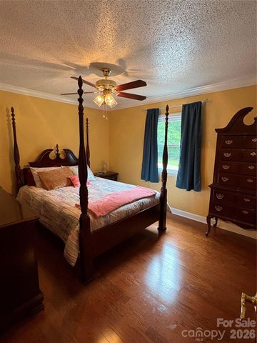 214 Fallingwood Circle, Gastonia, NC 28056