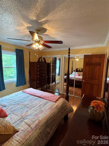 214 Fallingwood Circle, Gastonia, NC 28056