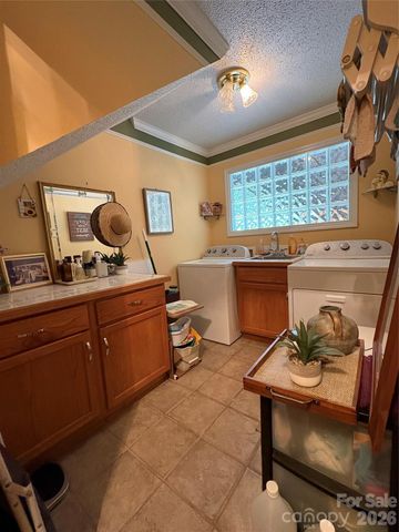 214 Fallingwood Circle, Gastonia, NC 28056
