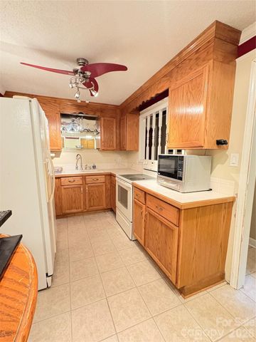 214 Fallingwood Circle, Gastonia, NC 28056