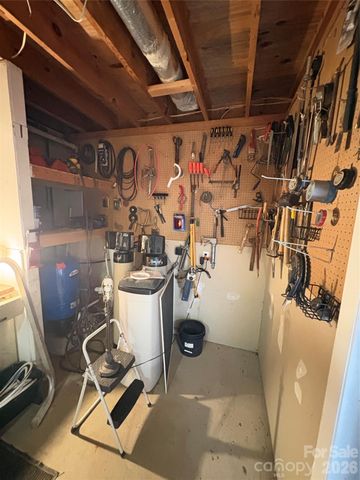 214 Fallingwood Circle, Gastonia, NC 28056