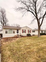 440 S Jefferson Street, Florissant, MO 63031