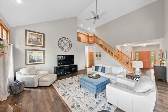 W176N5430 Highridge DRIVE, Menomonee Falls, WI 53051
