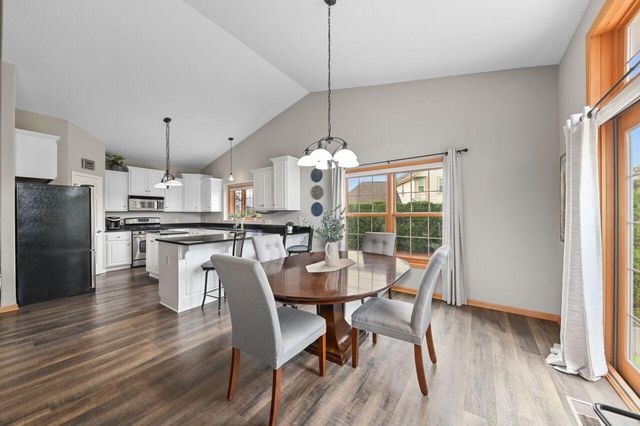 W176N5430 Highridge DRIVE, Menomonee Falls, WI 53051
