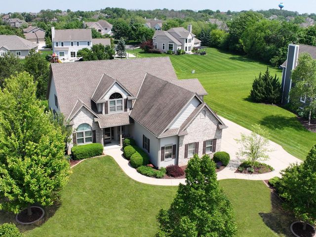 W176N5430 Highridge DRIVE, Menomonee Falls, WI 53051