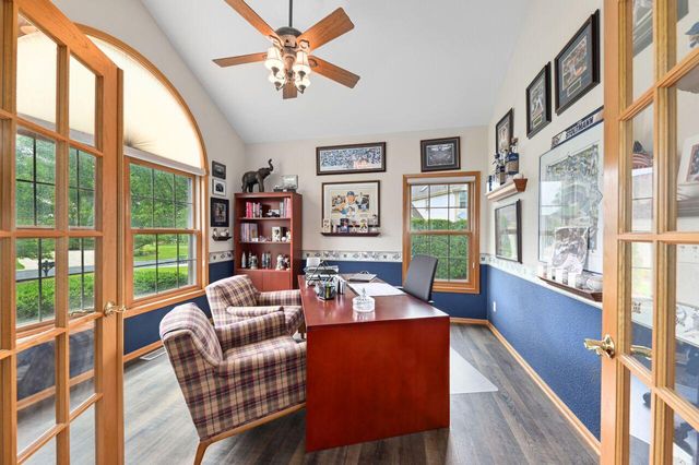 W176N5430 Highridge DRIVE, Menomonee Falls, WI 53051