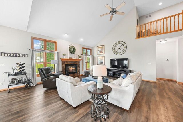 W176N5430 Highridge DRIVE, Menomonee Falls, WI 53051