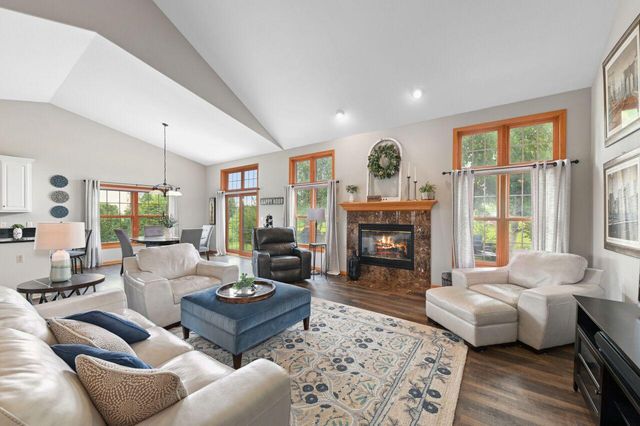 W176N5430 Highridge DRIVE, Menomonee Falls, WI 53051