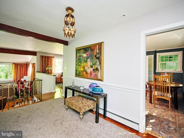 4 LOW RD, New Hope, PA 18938
