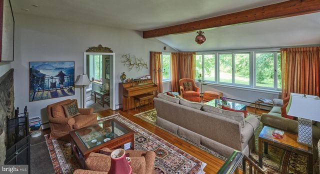 4 LOW RD, New Hope, PA 18938