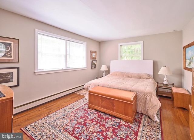 4 LOW RD, New Hope, PA 18938