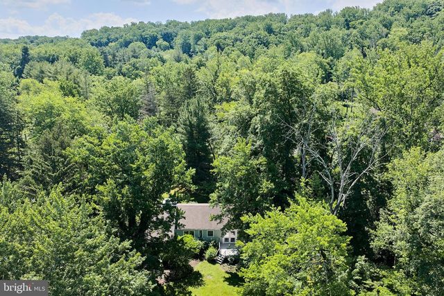 4 LOW RD, New Hope, PA 18938