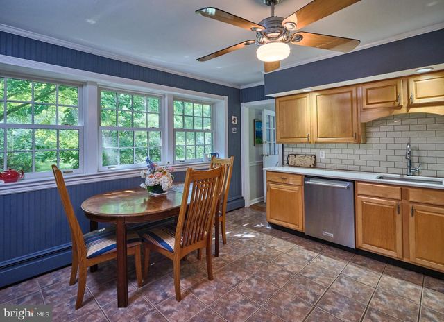 4 LOW RD, New Hope, PA 18938