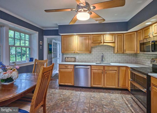 4 LOW RD, New Hope, PA 18938