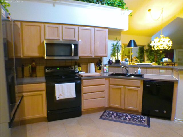 933 Bridges Drive, Arlington, TX 76012