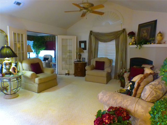 933 Bridges Drive, Arlington, TX 76012