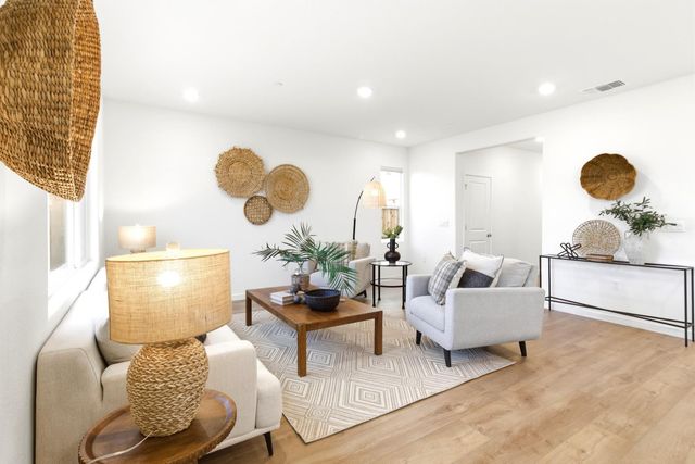 1471 Gwinnett St, Lincoln, CA 95648