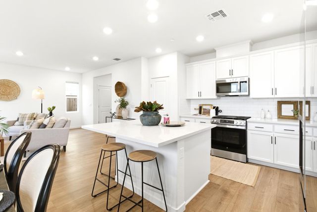 1471 Gwinnett St, Lincoln, CA 95648