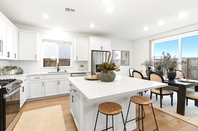 1471 Gwinnett St, Lincoln, CA 95648