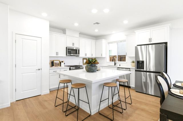 1471 Gwinnett St, Lincoln, CA 95648