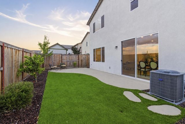 1471 Gwinnett St, Lincoln, CA 95648