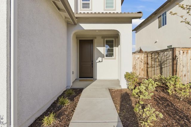 1471 Gwinnett St, Lincoln, CA 95648