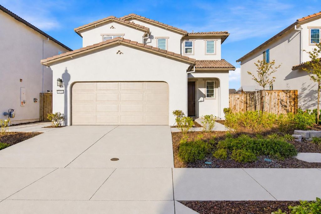 1471 Gwinnett St, Lincoln, CA 95648