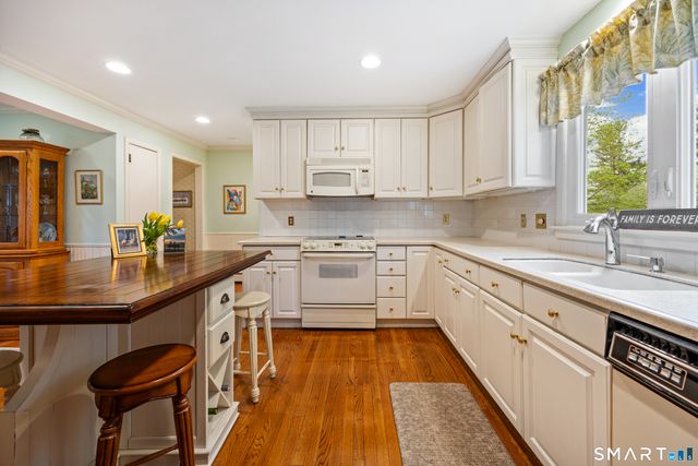 230 Wallingford Road, Cheshire, CT 06410