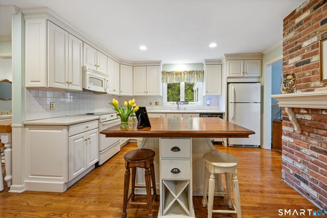 230 Wallingford Road, Cheshire, CT 06410