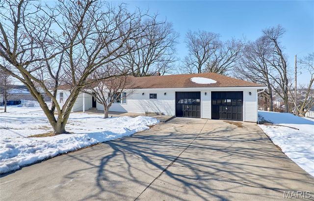 1015 Dingledine Road, St Charles, MO 63304