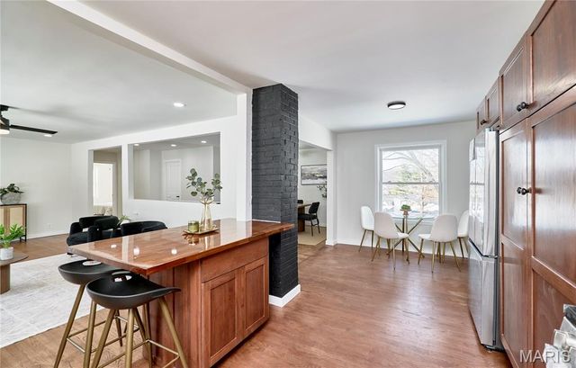 1015 Dingledine Road, St Charles, MO 63304