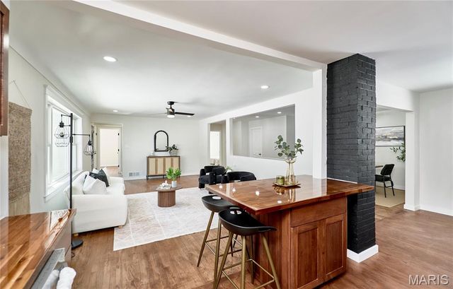 1015 Dingledine Road, St Charles, MO 63304