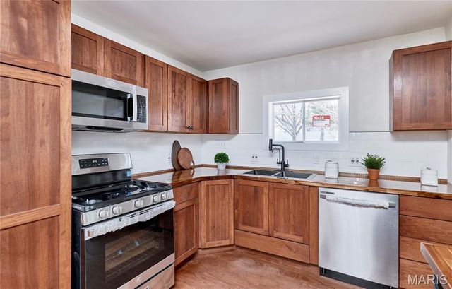 1015 Dingledine Road, St Charles, MO 63304